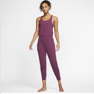 Nike Yoga Jumpsuit (villain red/shadow berry)